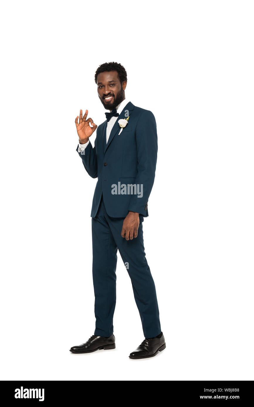 Happy african american époux montrant ok signe et date isolated on white Banque D'Images