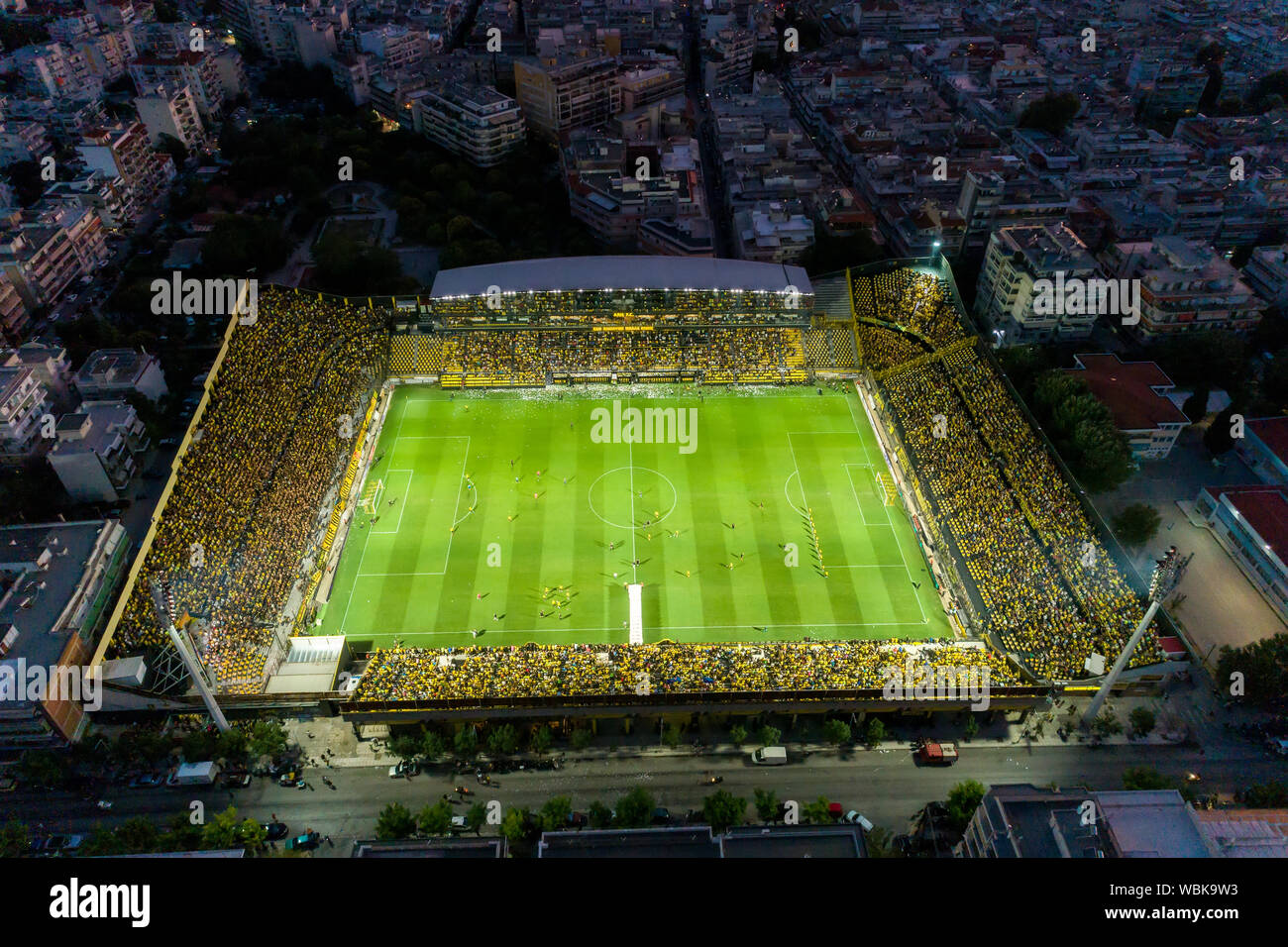 Thessaloniki, Grèce, 25 août 2019 : le Kleanedhis Vikelidis Stadium plein de fans lors d'un match de football de l'UEFA Europa League entre Banque D'Images