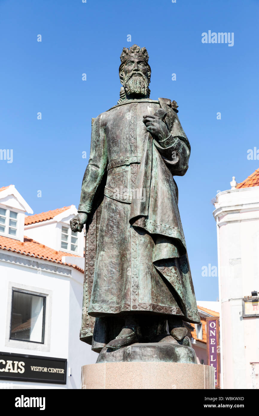 La statue de Dom Pedro I, Rua 5 de Outubro, à Cascais près de Lisbonne sur la côte atlantique, au Portugal. Banque D'Images