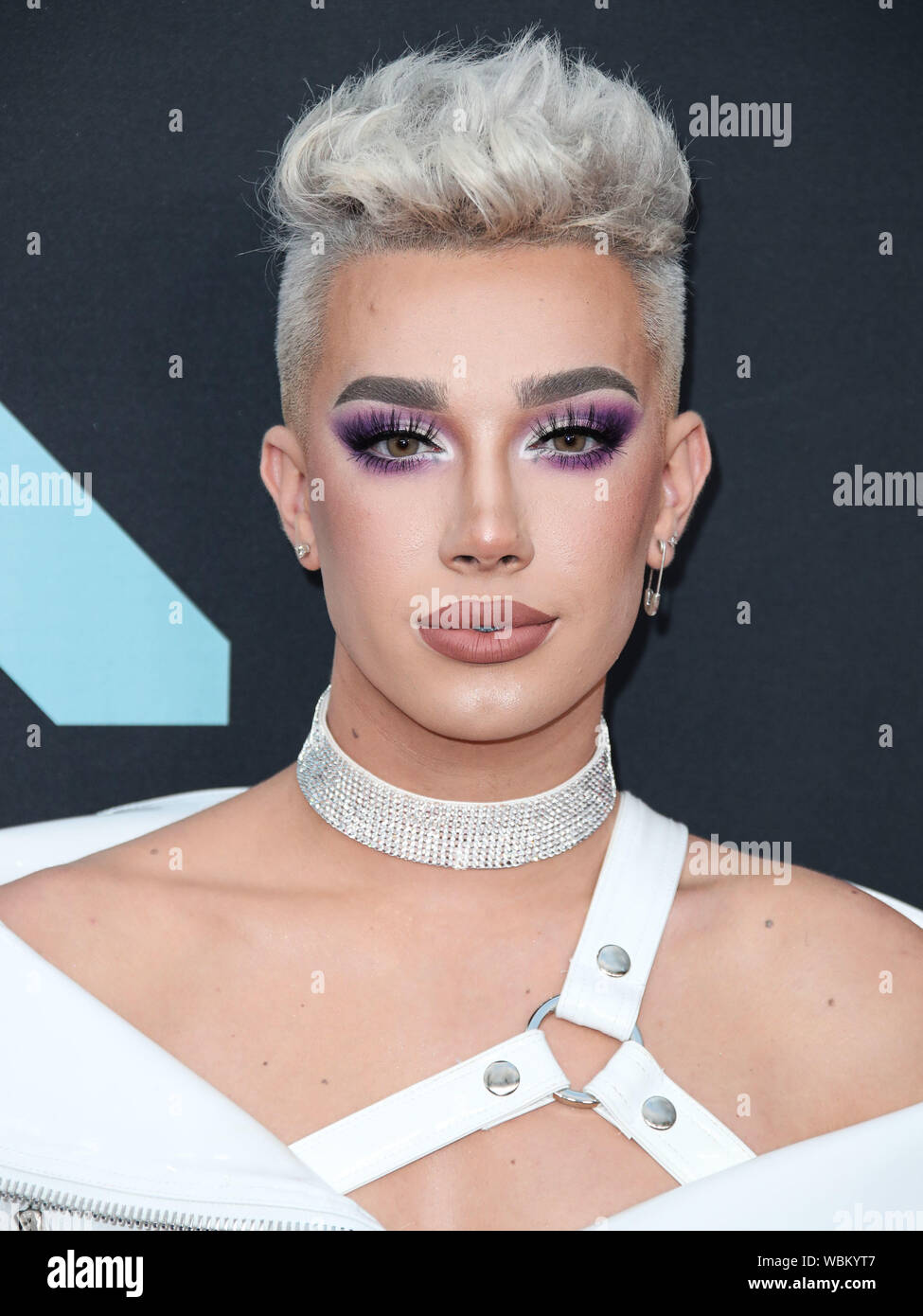 Newark, États-Unis. Août 26, 2019. NEWARK, NEW JERSEY, USA - Le 26 août : James Charles arrive à la 2019 MTV Video Music Awards s'est tenue à la Prudential Center le 26 août 2019 à Newark, New Jersey, United States. (Photo par Xavier Collin/Image Crédit : Agence de Presse) L'agence de presse Image/Alamy Live News Crédit : Image Press Agency/Alamy Live News Banque D'Images