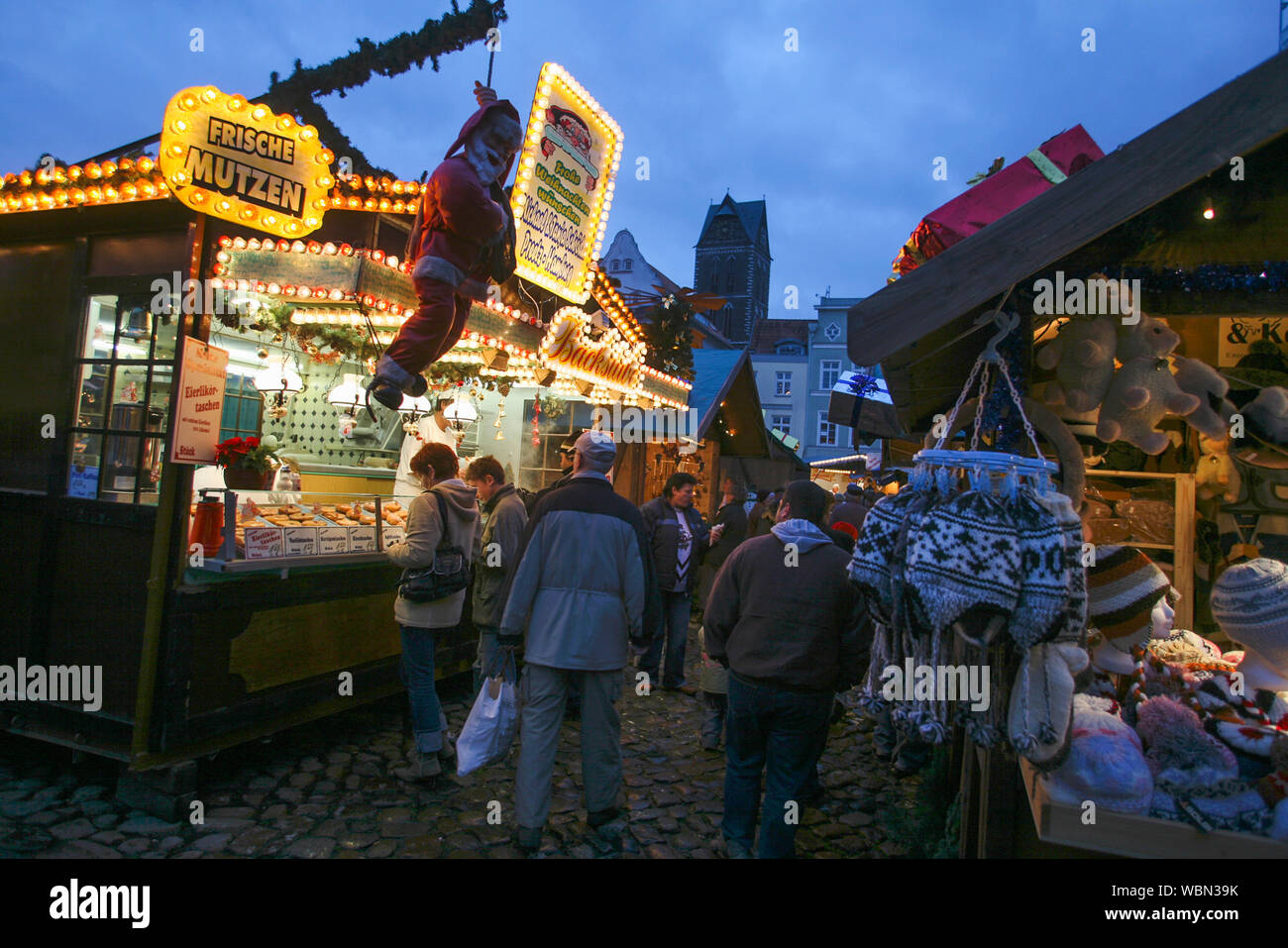 Foire de Noël Wismar Allemagne les étals du marché Banque D'Images