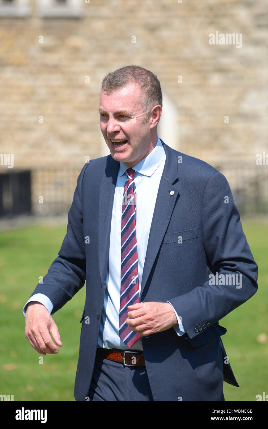 Adam Price - membre de l'Assemblée galloise pour Carmarthen est et Dinefwr et chef de Plaid Cymru depuis 2018 - sur College Green, Westminster, 2019 Banque D'Images