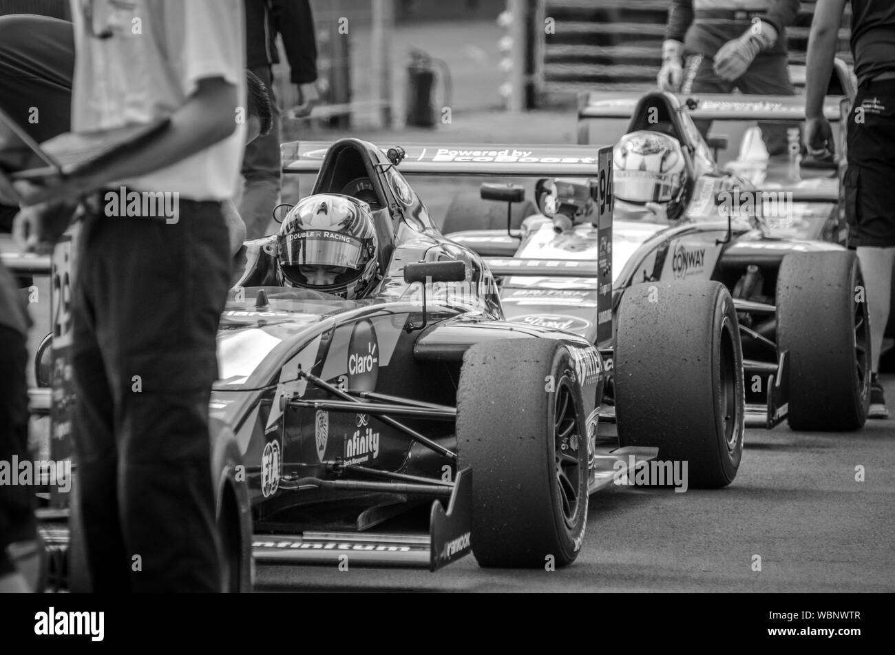 Pilote de course en Formule 1 voiture ready to race Banque D'Images