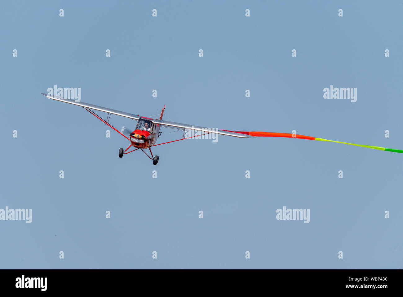 Aeronca Champ chauds à la voltige ruban les enfants dans le besoin peu  d'air et Gransden Car Show. Tim pilote Barron Photo Stock - Alamy