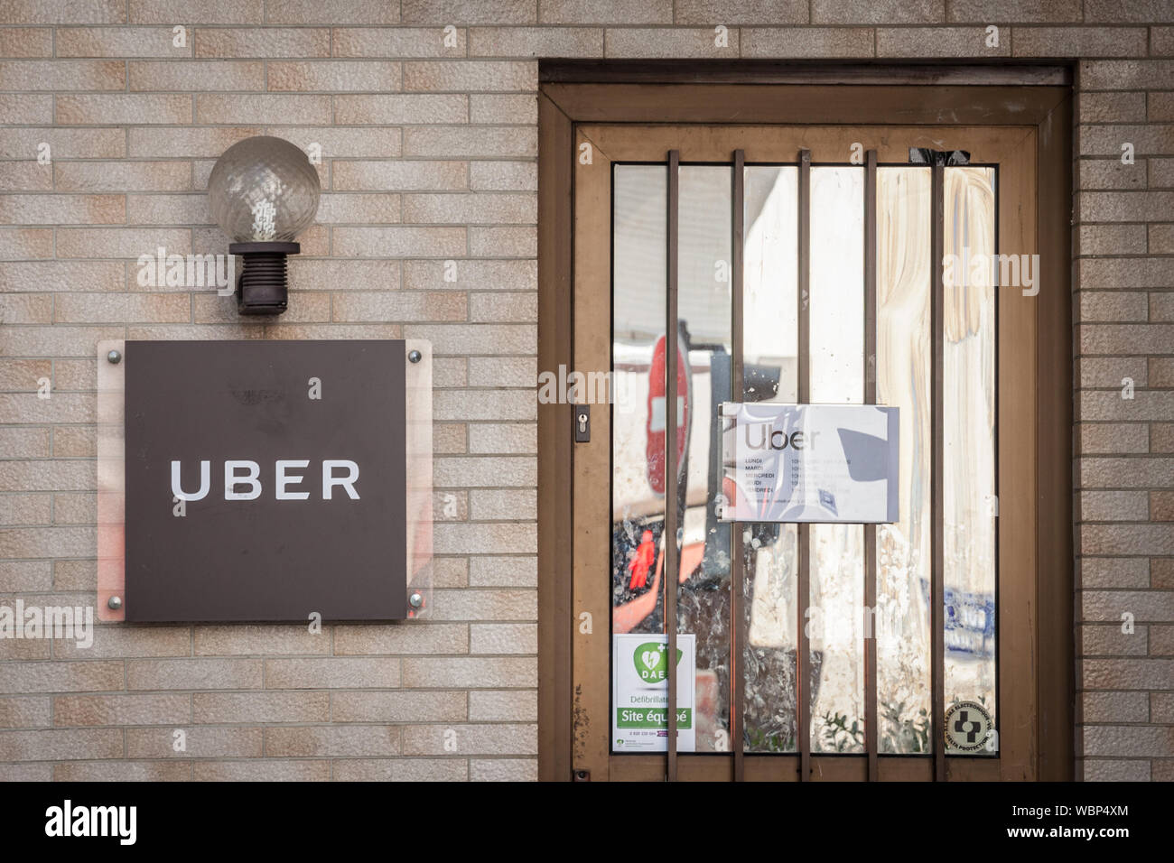 LYON, FRANCE - 17 juillet 2019 : les technologies de l'Uber logo sur leur bureau à Lyon. Uber est une multinationale américaine réseau de transport (entreprise Banque D'Images