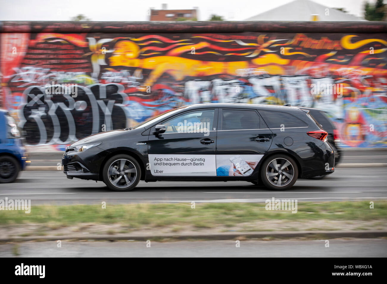 Le véhicule de service de conduite Uber, un service de taxi, service de chauffeur, Berlin, Banque D'Images