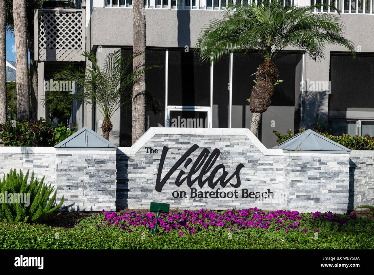 Les villas sur la plage pieds nus, Bonita Springs, en Floride, aux États-Unis. Banque D'Images