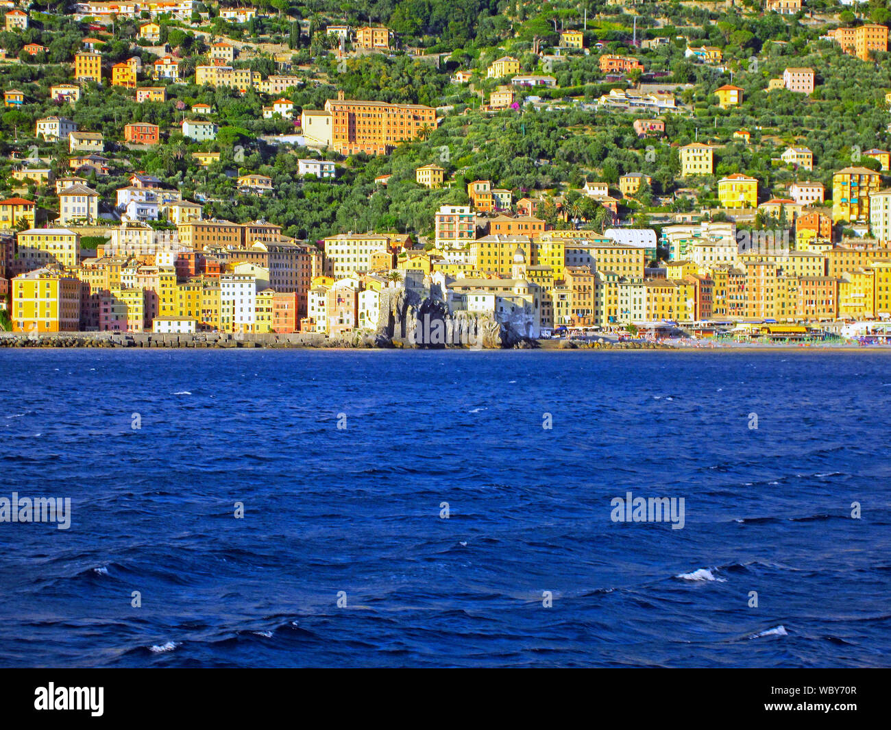 Ville sur la côte de la Méditerranée en Italie Banque D'Images