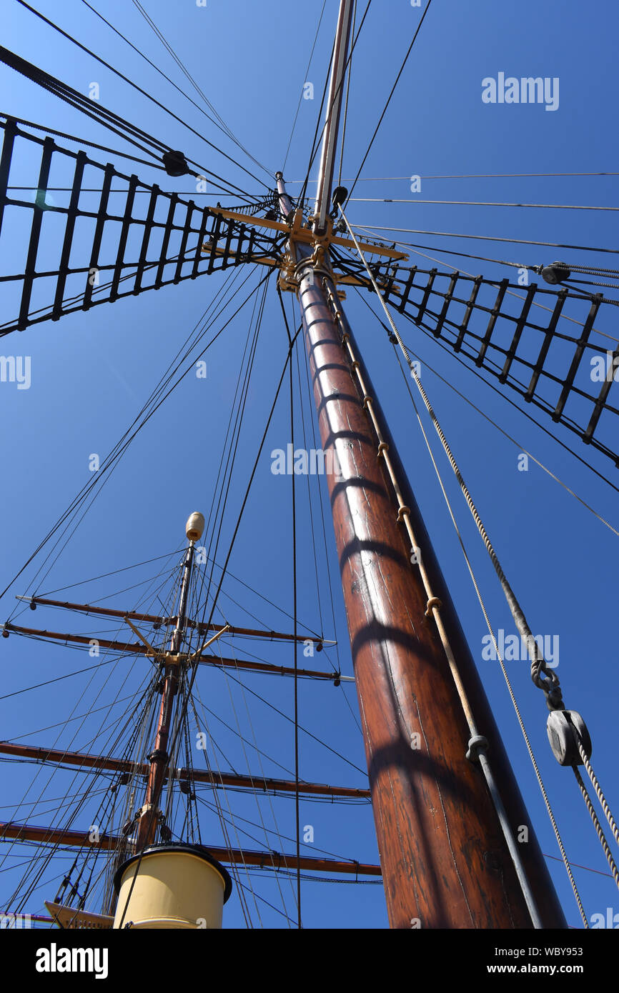 Mât et gréement du RRS Discovery, le navire de recherche qui s'est Scott et Shackleton, à l'Antarctique. Banque D'Images