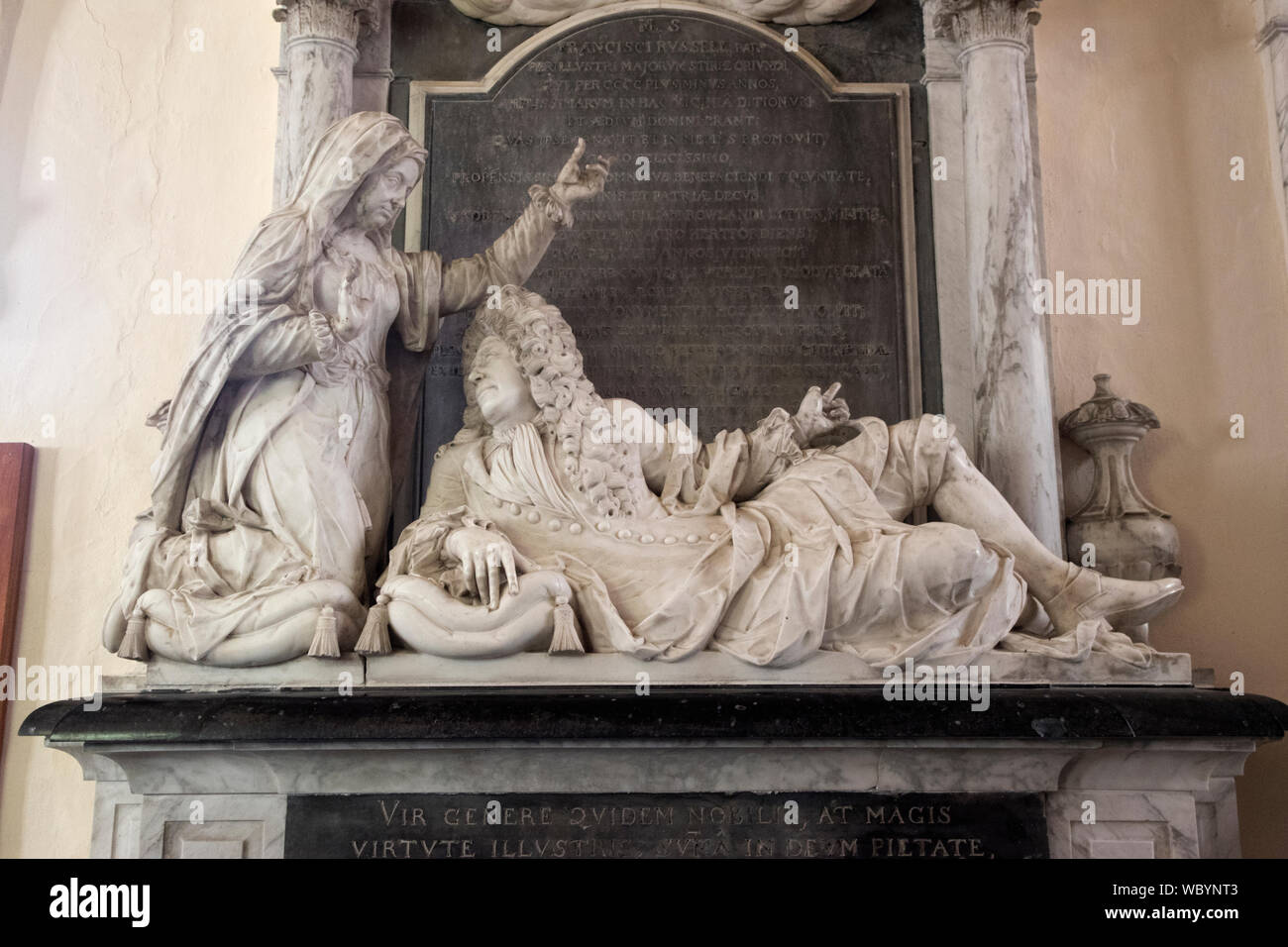 Sir Francis Russell Bart est mort en 1705 et son épouse Anne Dame couvert est mort en 1734, leur monument commémoratif Strensham Worcester Église de St Jean le Baptiste UK HOMER SYKES Banque D'Images
