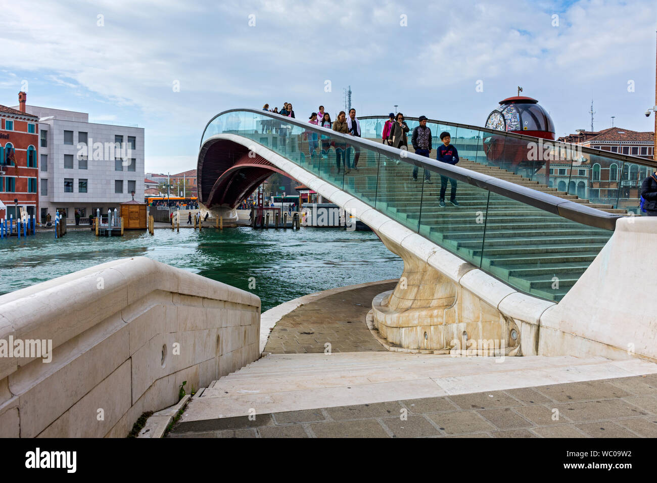 Le Ponte della Constituzione Bridge (Pont de la Constitution) sur le Grand Canal (Canal Grande), Venise, Italie Banque D'Images