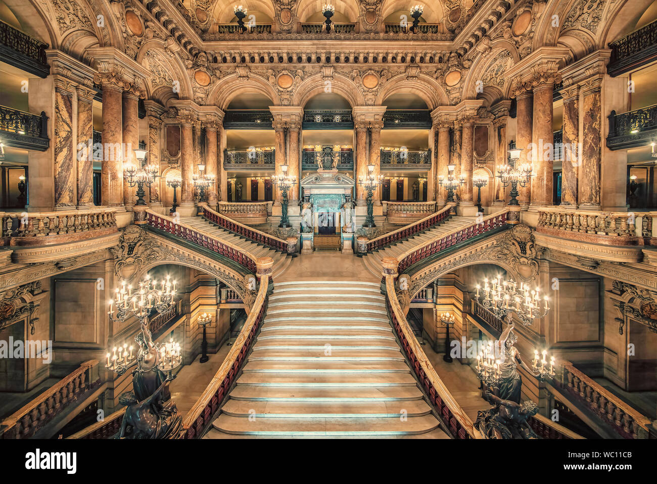 À l'intérieur du Palais Garnier, l'opéra à Paris Photo Stock Alamy