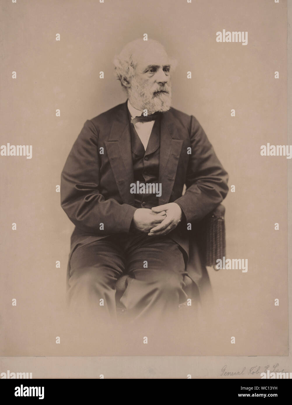 Robert E. Lee (1807-70), American et Soldat confédéré, commandant de l'armée des États confédérés durant la guerre civile américaine, 1862-65 Three-Quarter Length Portrait assis, photo de Alexander Gardner, 1865 Banque D'Images