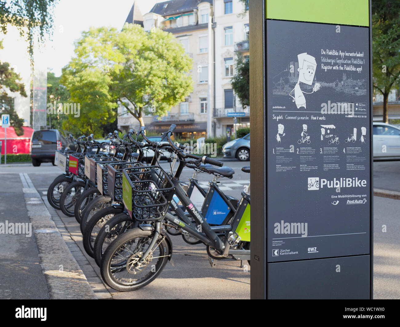 Bike-Velostation «' Publi Hottingerplatz an der Kasinostrasse à Zürich Banque D'Images