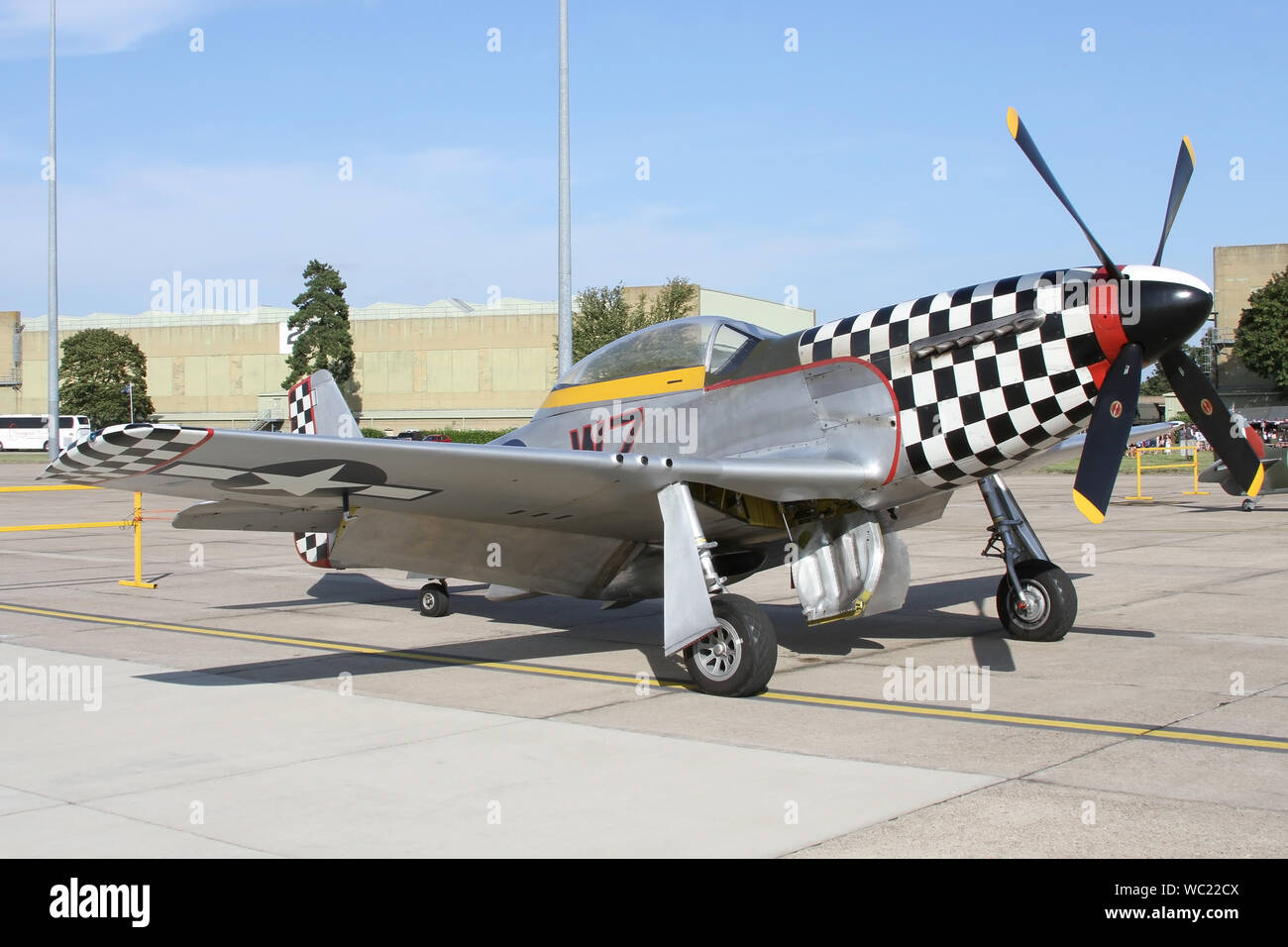 Sur la base de Duxford North American P-51 Mustang (TF-51) "Contrairement Mary' assis à la familles Wattisham jour suivant l'arrivée de la combattants Historique Banque D'Images