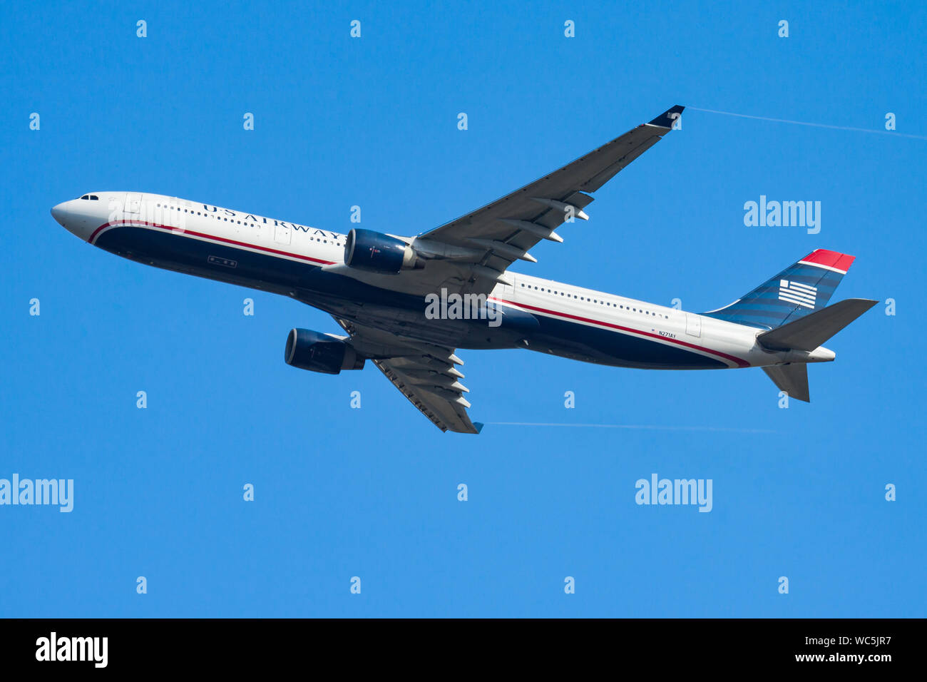 Francfort / ALLEMAGNE - le 19 août 2013 : US Airways Airbus A330-300 N271AY avion du passager départ à l'aéroport de Francfort Banque D'Images Francfort / ALLEMAGNE - le 19 août 2013 : US Airways Airbus A330-300 N271AY avion du passager départ à l'aéroport de Francfort Banque D'Images