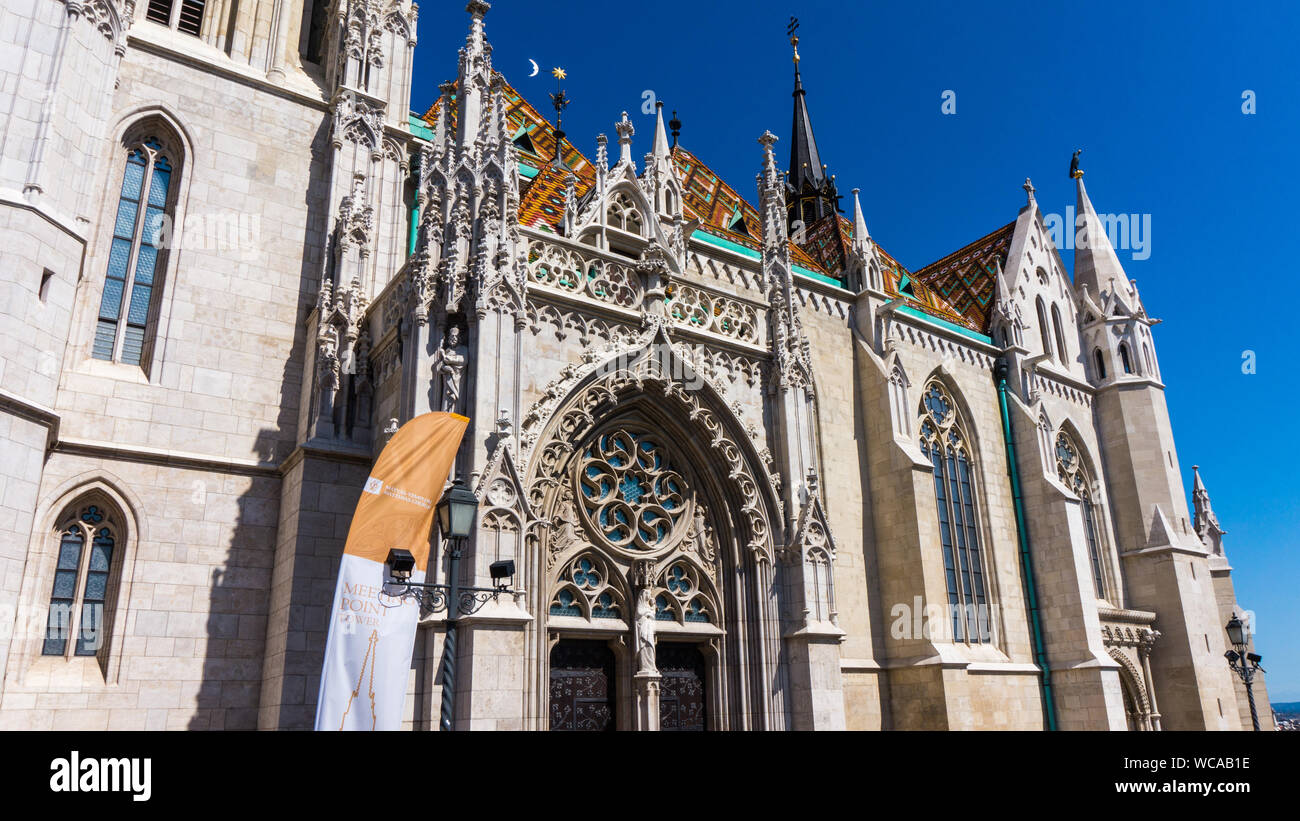 Budapest, Hongrie - le 10 août 2019 : vue extérieure de Saint-Jean l'église Matthias. Banque D'Images