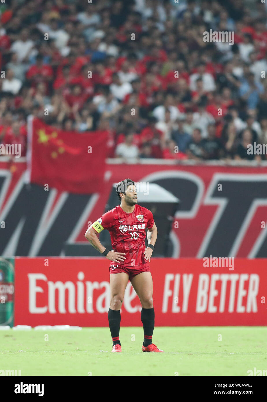 Shanghai, Chine. Août 27, 2019. Hulk de Shanghai EPOP FC réagit au cours d'un match de la Ligue des Champions de l'AFC entre Shanghai EPOP FC de la Chine et de l'Urawa Red Diamonds du Japon à Shanghai, la Chine orientale, le 27 août 2019. Credit : Ding Ting/Xinhua/Alamy Live News Banque D'Images