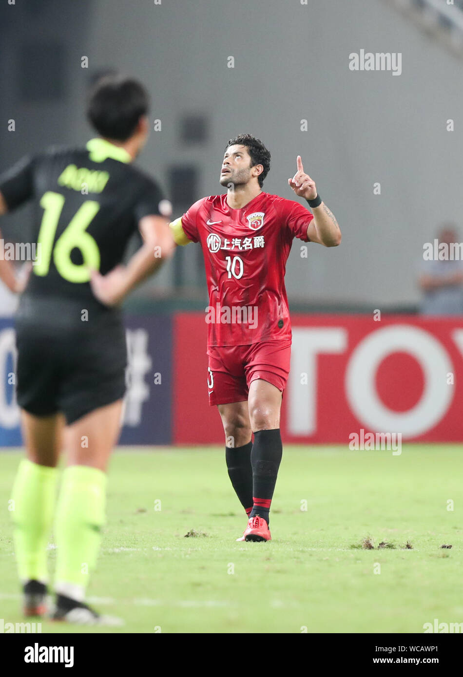 Shanghai, Chine. Août 27, 2019. Hulk de Shanghai EPOP FC réagit au cours d'un match de la Ligue des Champions de l'AFC entre Shanghai EPOP FC de la Chine et de l'Urawa Red Diamonds du Japon à Shanghai, la Chine orientale, le 27 août 2019. Credit : Ding Ting/Xinhua/Alamy Live News Banque D'Images