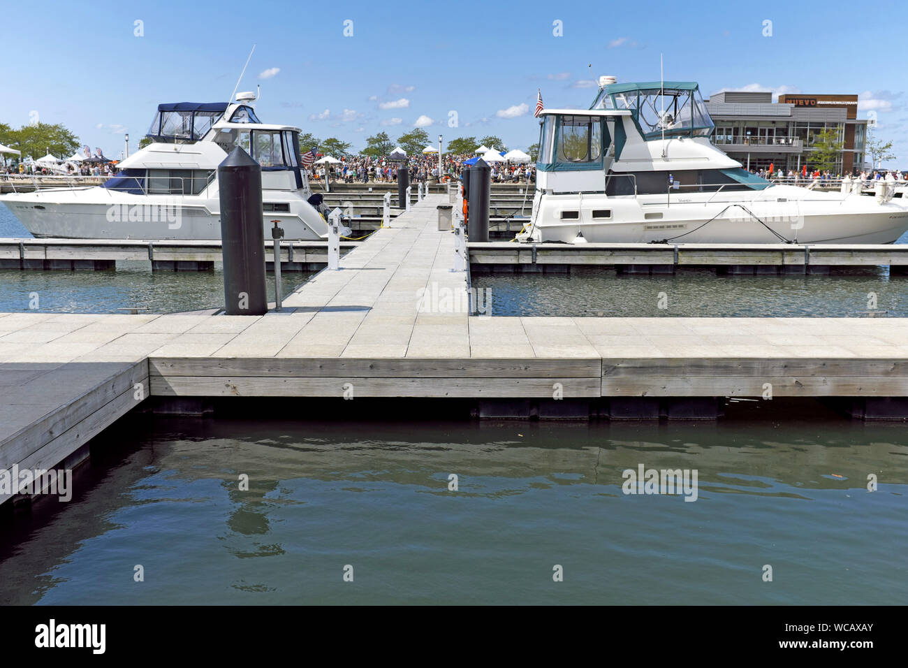 Bateaux stationnés dans le port de Northcoast au large des rives du lac Érié à Cleveland, Ohio, États-Unis. Banque D'Images