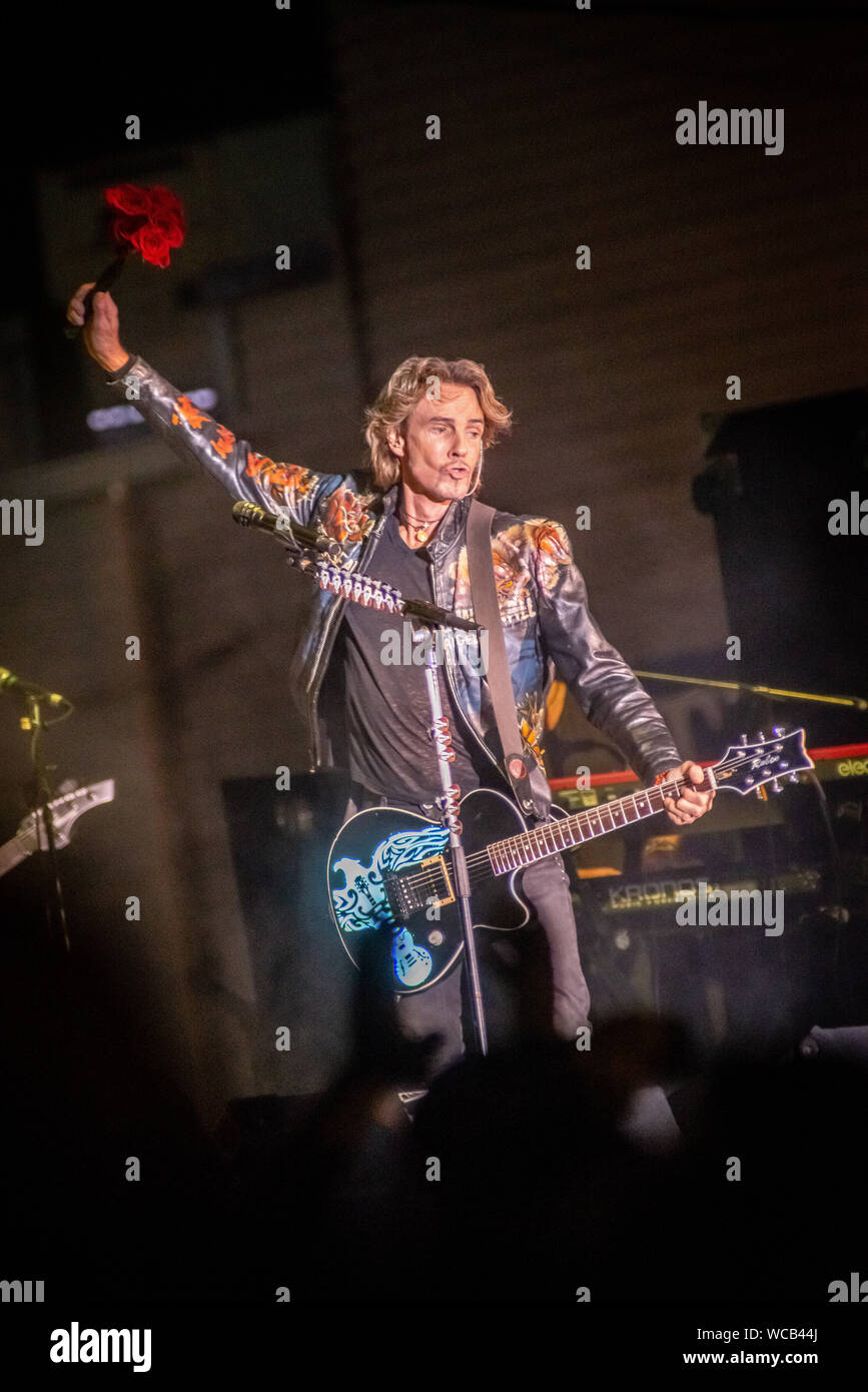 Musicien pop/rock australien Rick Springfield se produit à un concert en plein air au festival annuel NIBROC au centre-ville de Corbin, Kentucky, USA. Banque D'Images