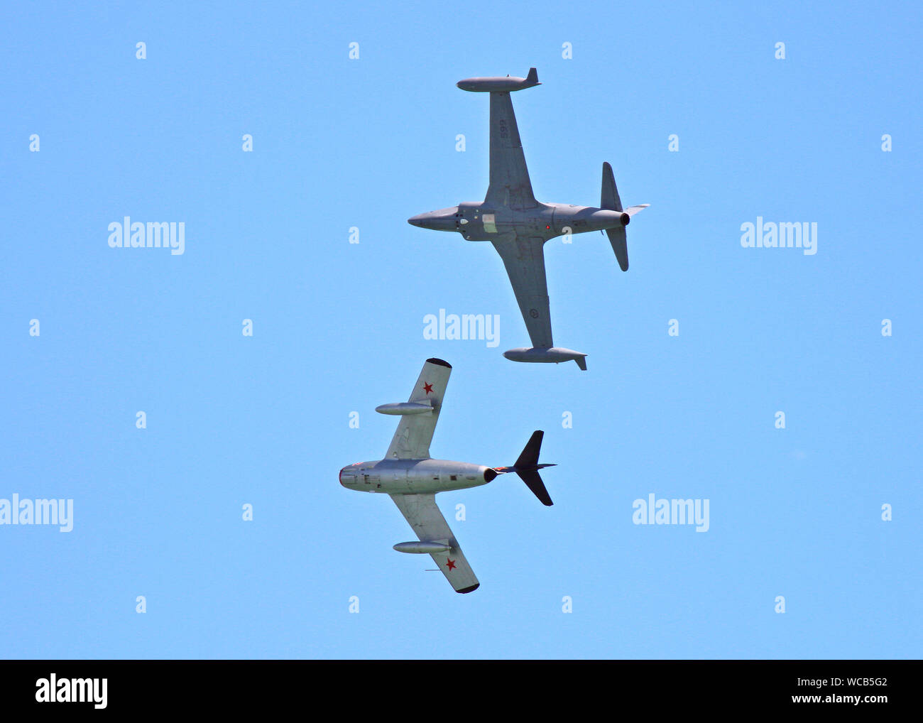 La Norwegian Air Force Escadron Historique envoyé ces avions à Eastbourne's Airshow, UK, 2019. Haut de photo un T-33 Shooting Star, ci-dessous un Mig-15. Banque D'Images
