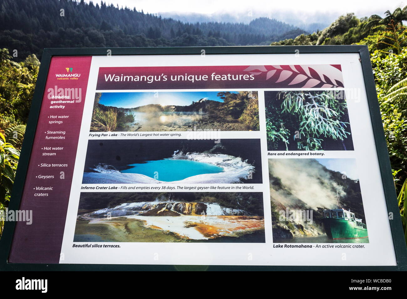 Rotorua, Nouvelle-Zélande - 26 Avril 2017 : une pancarte à la Vallée volcanique de Waimangu décrivant certaines caractéristiques uniques d'être vu à la populaire de Nouvelle-Zélande Banque D'Images