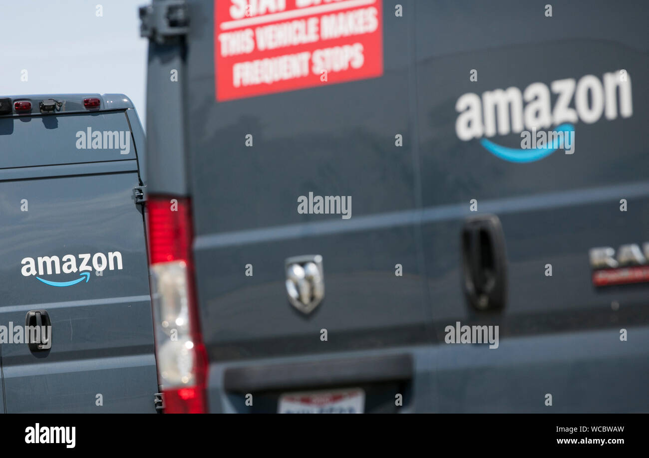 Les véhicules de livraison d'Amazone comme vu dans d'Euclid, Ohio le 11 août 2019. Banque D'Images
