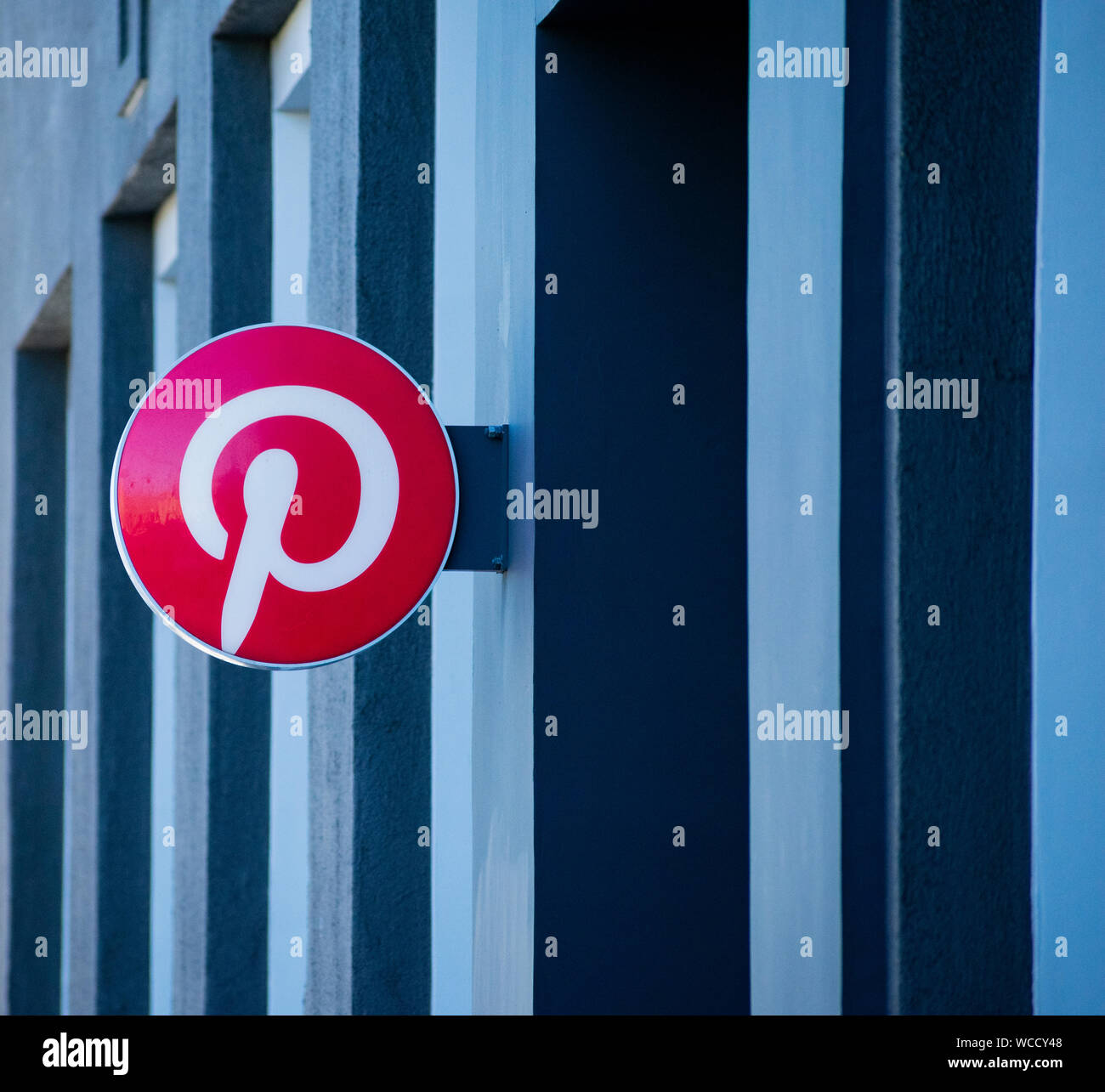 Logo Pinterest sur façade de démarrage de médias sociaux au siège de South of Market (SoMa) ou de voisinage Banque D'Images