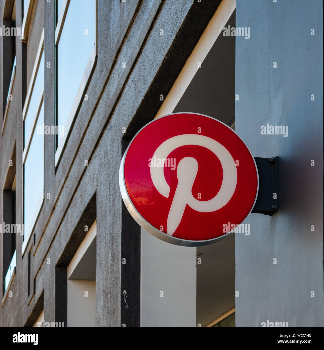 Logo Pinterest sur façade de démarrage de médias sociaux au siège de South of Market (SoMa) ou de voisinage Banque D'Images