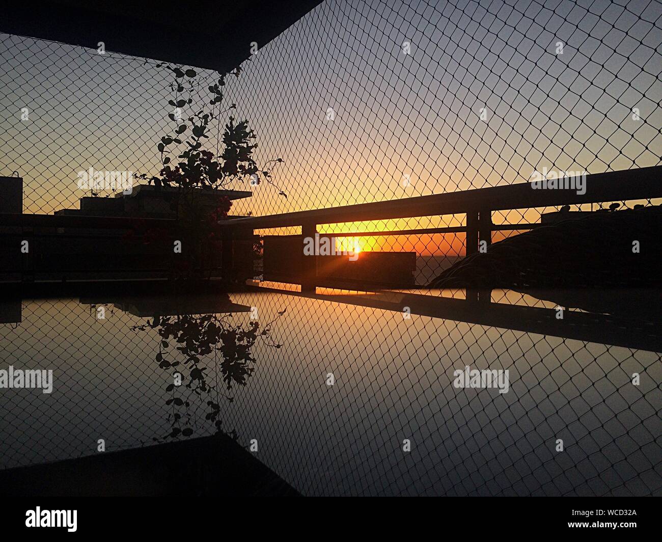 Structure intégrée au coucher du soleil Banque D'Images