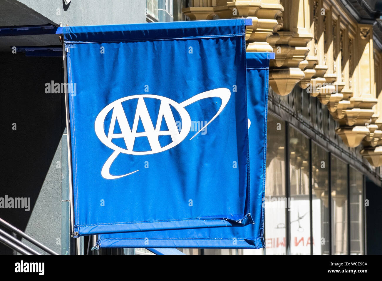 21 août 2019 San Francisco / CA / USA - Close up d'AAA logo à leur succursale de district financier de San Francisco Banque D'Images