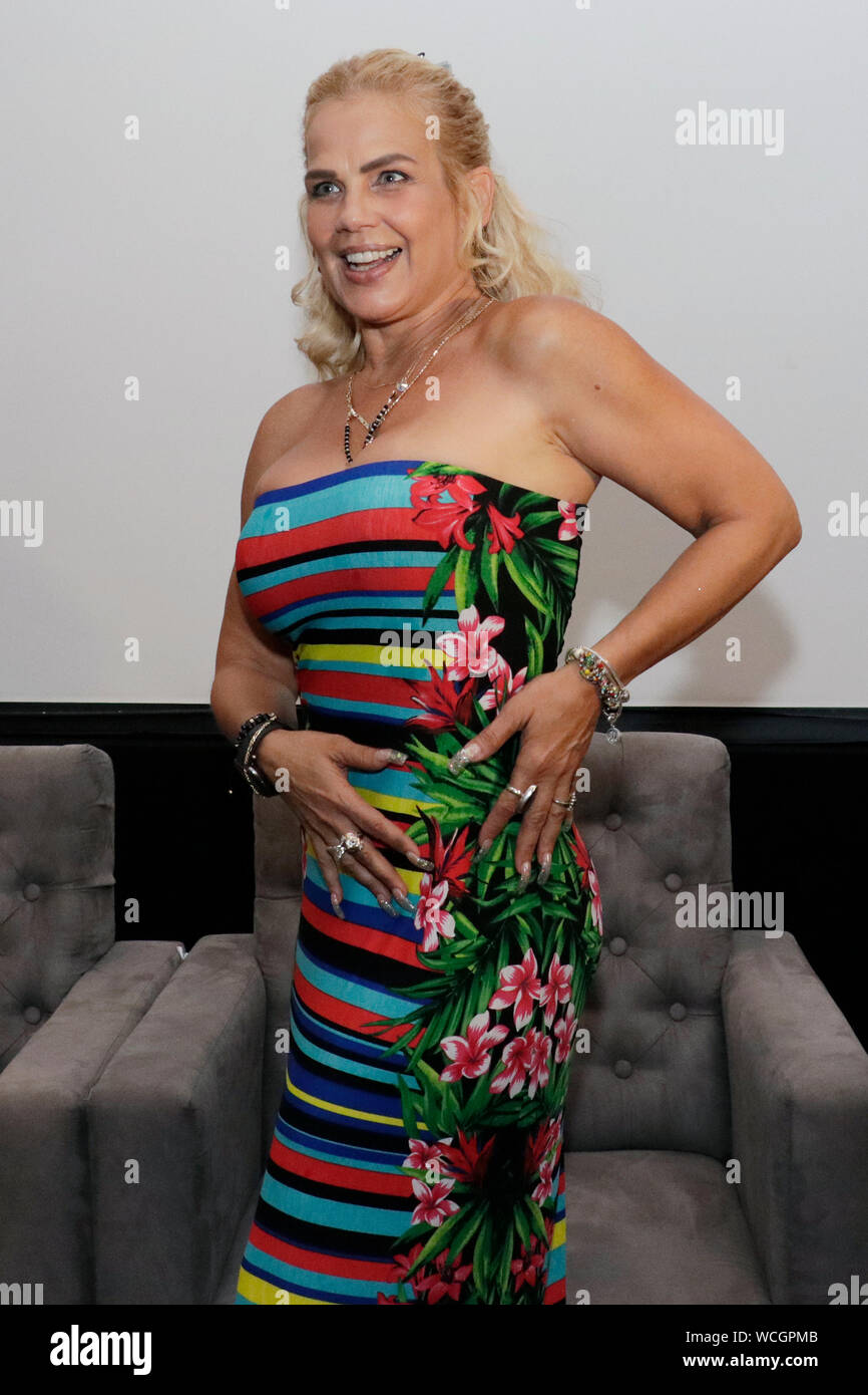 Ciudad de México. (27/08/2019). Presentación de "Alma de Ángel", nueva serie de comedia de Televisa, narra la historia de Ángel (Julio Bracho) quien se encuentra devastado, luego de la muerte de su esposa repentina Alma (Niurka Marcos). Televisa San Ángel, Ciudad de México. Foto : Francisco Morales/DAMMPhoto Banque D'Images