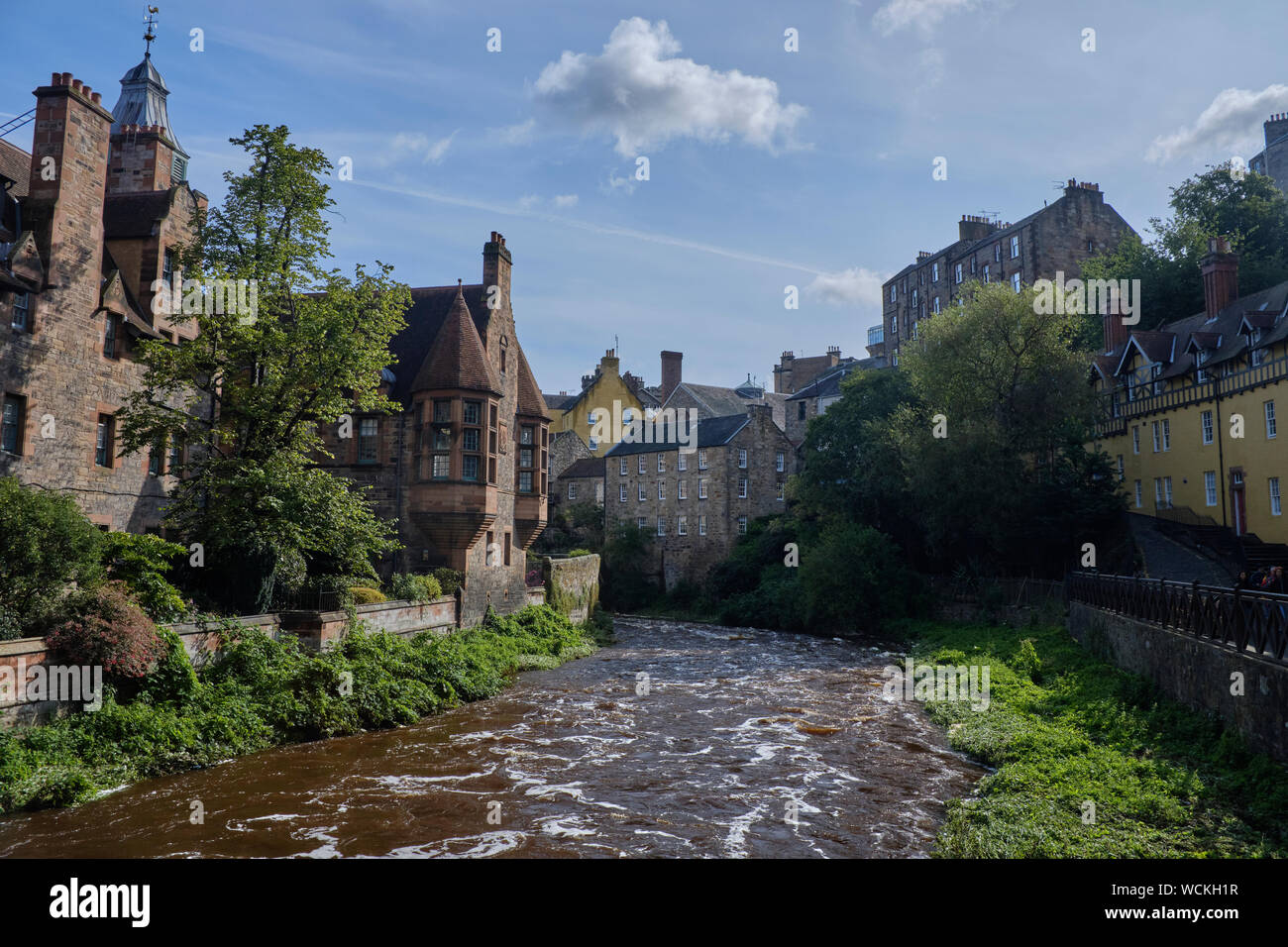 Le doyen Village est un oasis de verdure tranquille sur l'eau de Leith, seulement cinq minutes à pied de Princes Street. Dans le passé, le village abritait des moulins Banque D'Images