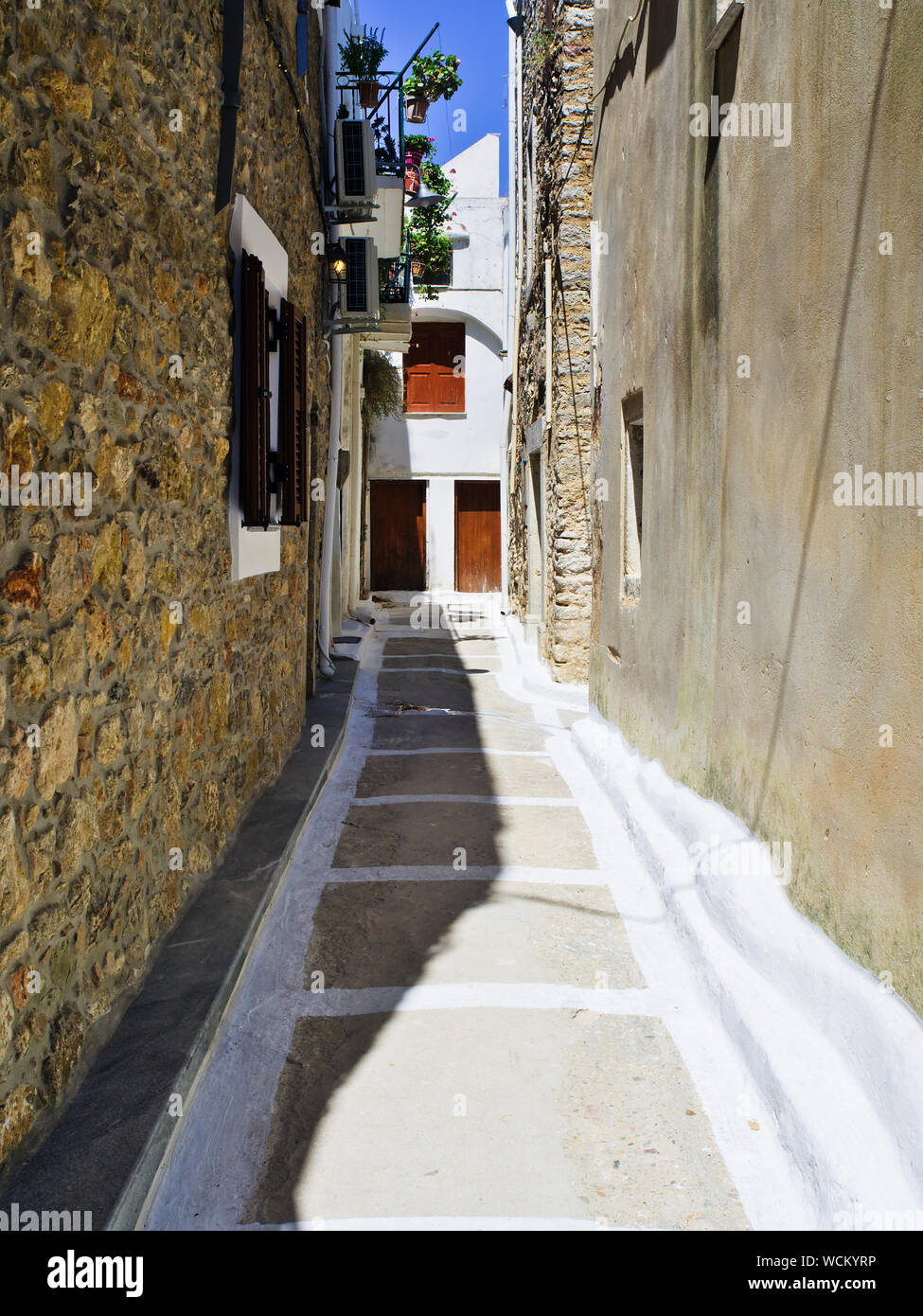 Ruelle étroite au village de Pyrgi, l'île de Chios, Grèce. Banque D'Images