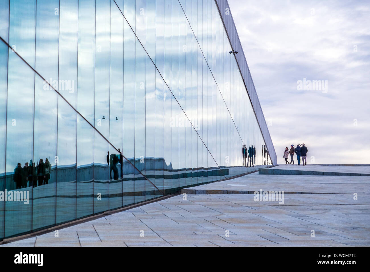 Oslo Opera House, frappant de l'architecture moderne sur le front de mer de la capitale norvégienne Banque D'Images