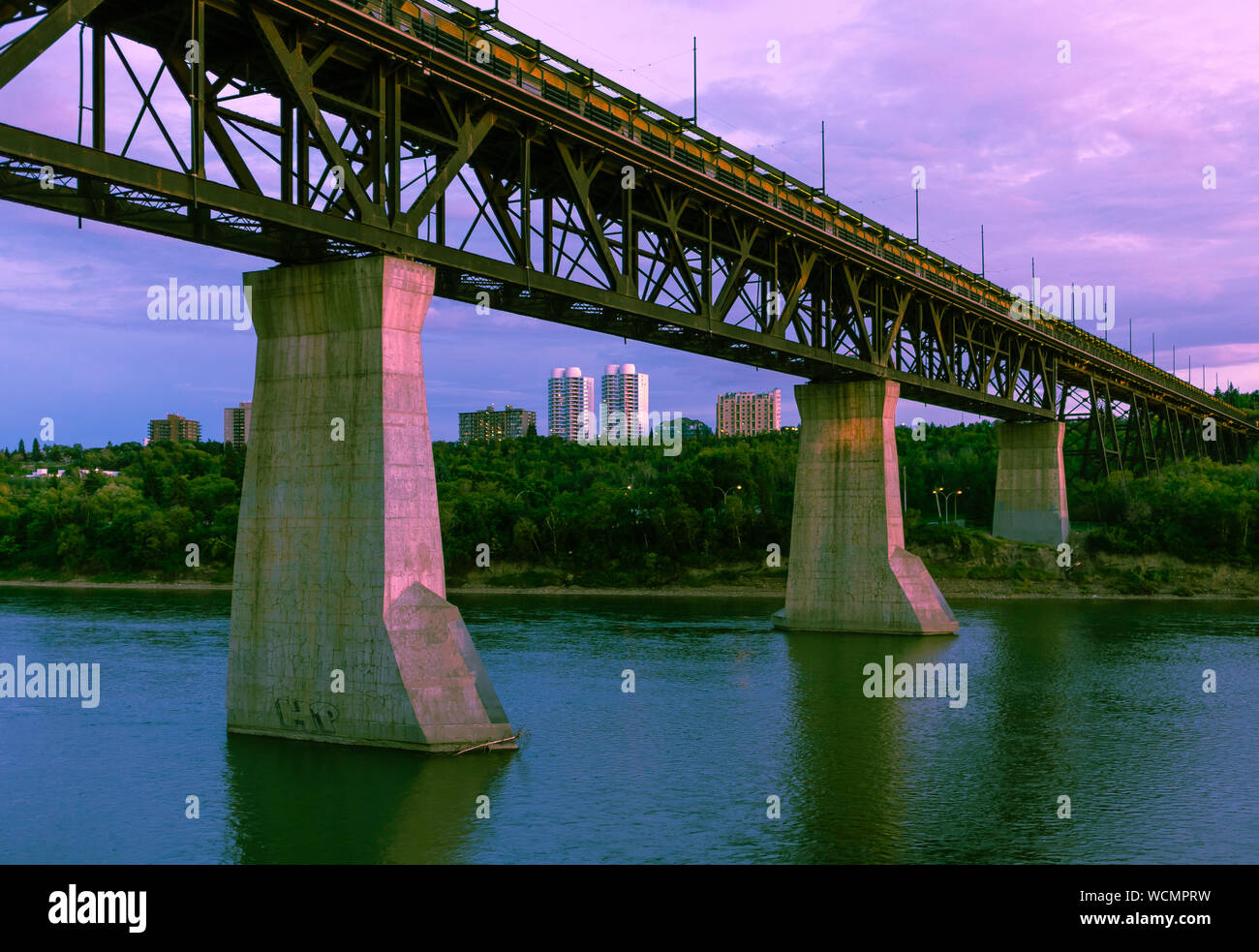Le High Level Bridge à Edmonton, Alberta, Canada. Pris dans au coucher du soleil. Banque D'Images