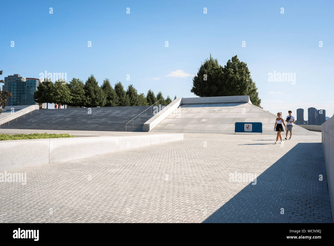 Quatre Libertés Park, vue à l'été le grand hall menant à la Franklin D. Roosevelt Four Freedoms Park, Roosevelt Island, New York City, USA Banque D'Images