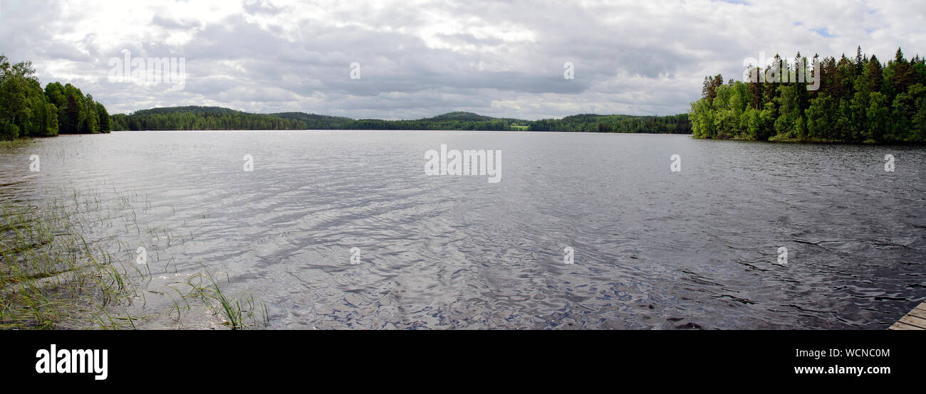 Vue panoramique sur le lac Gissen à Smaland, Suède Banque D'Images