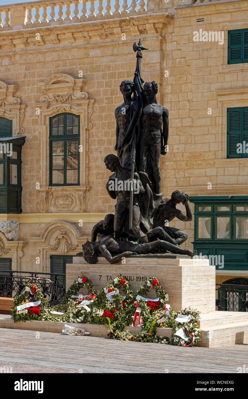Sette Giugno statue ; Révolution maltais contre British ; 7 juin 1919 ; commémoration, l'art public, St George's Square ; Fête Nationale ; Europe ; Vallet Banque D'Images