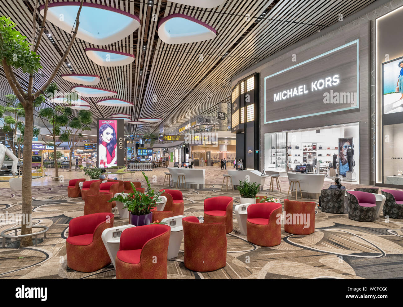 Boutiques dans la salle d'embarquement à l'aéroport de Changi, Singapour Banque D'Images