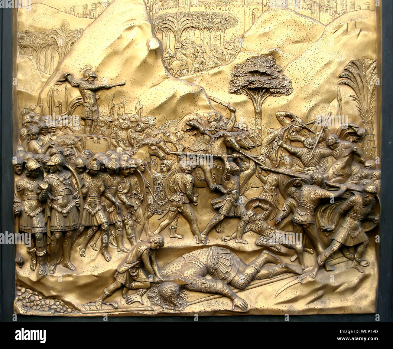 Panneau de relief bas en bronze d'une des portes du Baptistère de Saint Jean à Florence créé par Lorenzo Ghiberti Banque D'Images