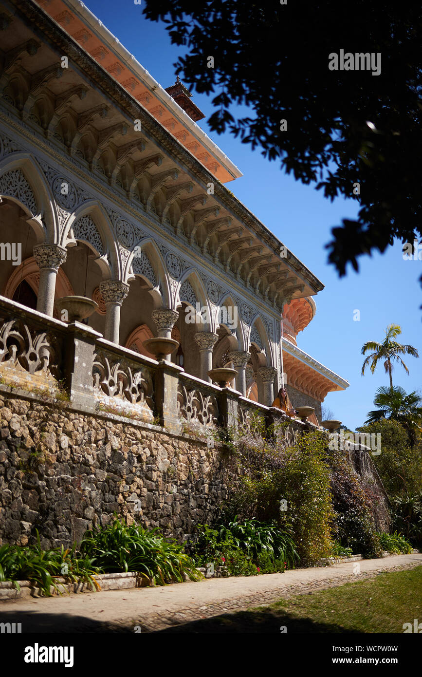 Détail de l'entrée latérale sur Palais Monseratte à Sintra, Portugal Banque D'Images