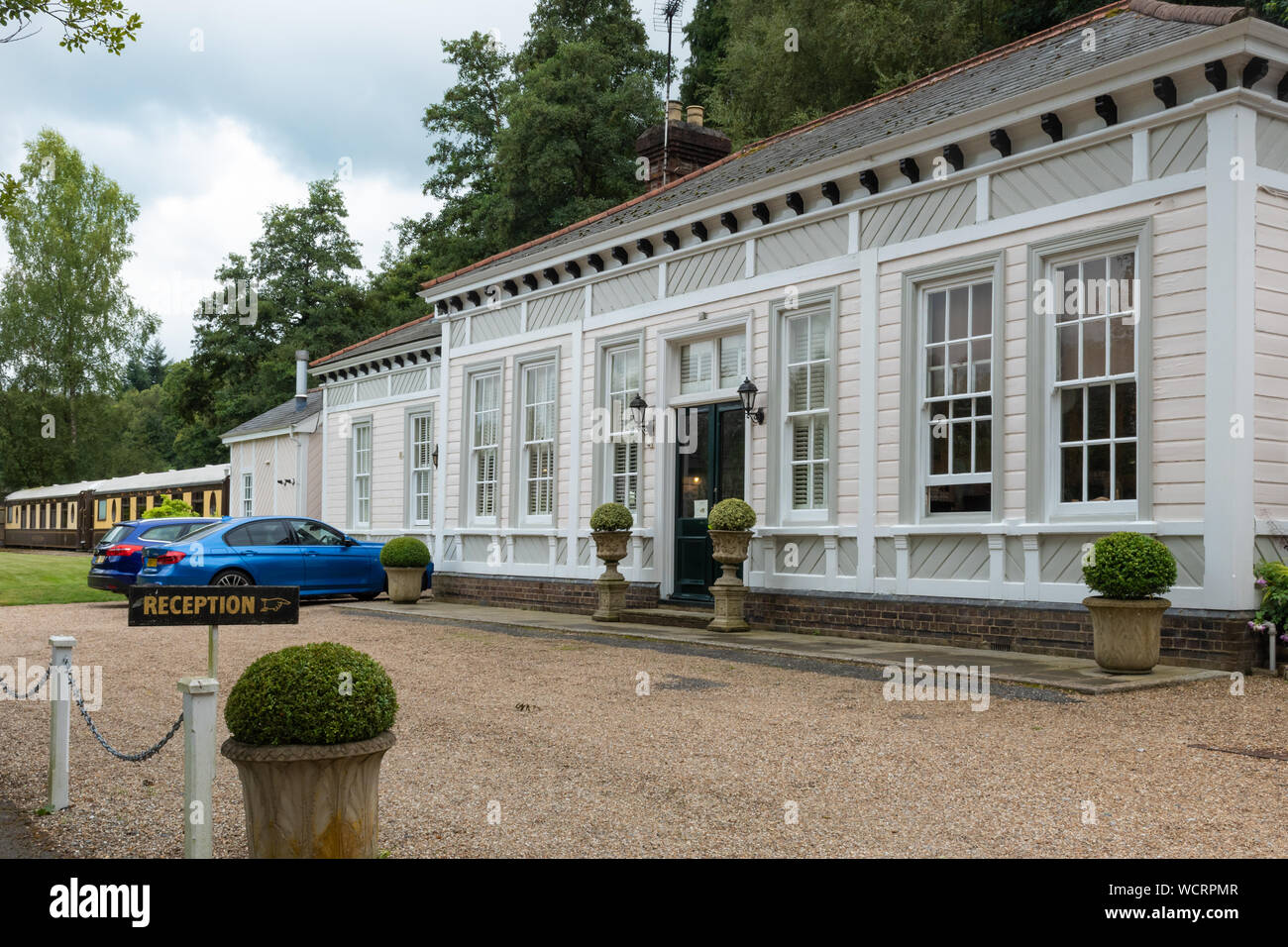 L'ancienne gare de Petworth, West Sussex, UK, un bâtiment colonial restauré maintenant utilisés pour l'hébergement et qu'un salon de thé. Banque D'Images