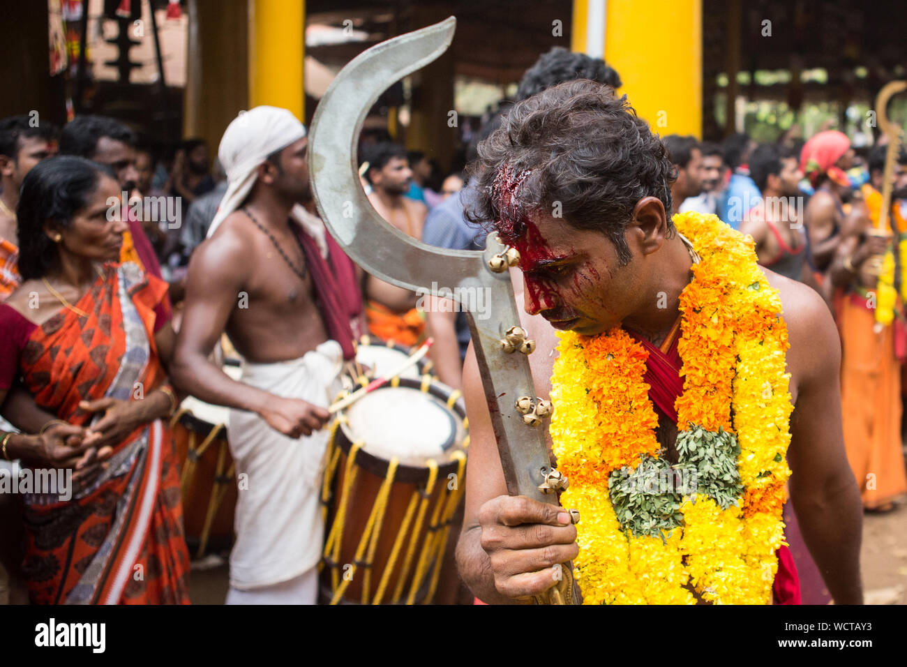 Kodungallur bharani kaavu festival hindou théendal culture indienne tourisme kérala dévotion langue perçage rituel religieux Banque D'Images