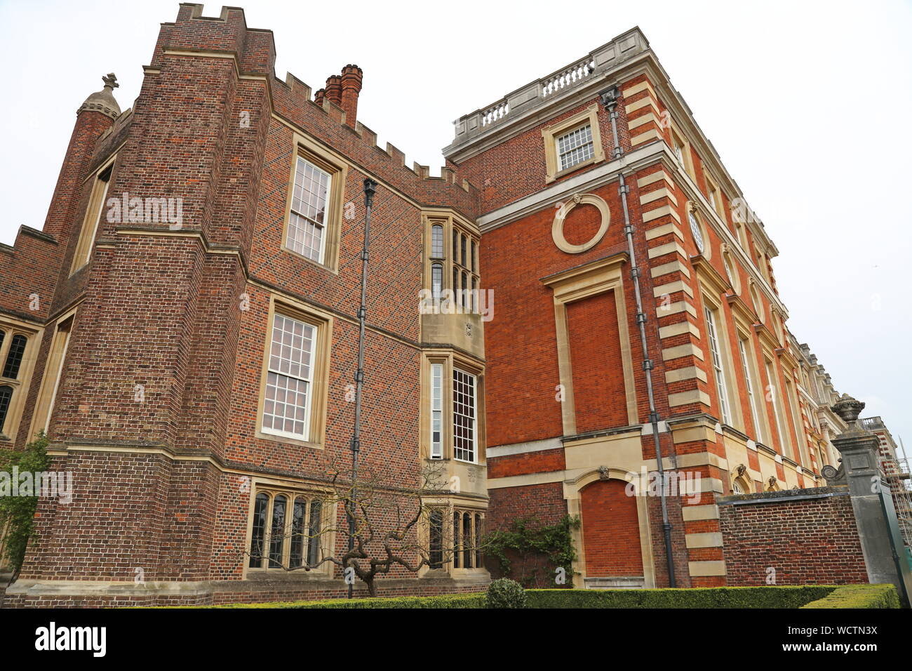 Point où Tudor et de palais baroques rencontrez, façade sud, Hampton Court Palace, East Molesey, Surrey, Angleterre, Grande-Bretagne, Royaume-Uni Royaume-Uni, Europe Banque D'Images