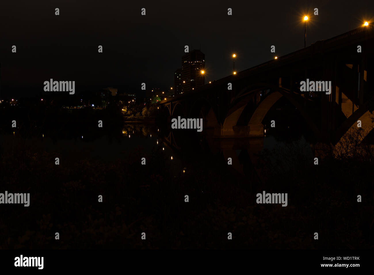 Cityscape at night, à Saskatoon, Saskatchewan, Canada Banque D'Images