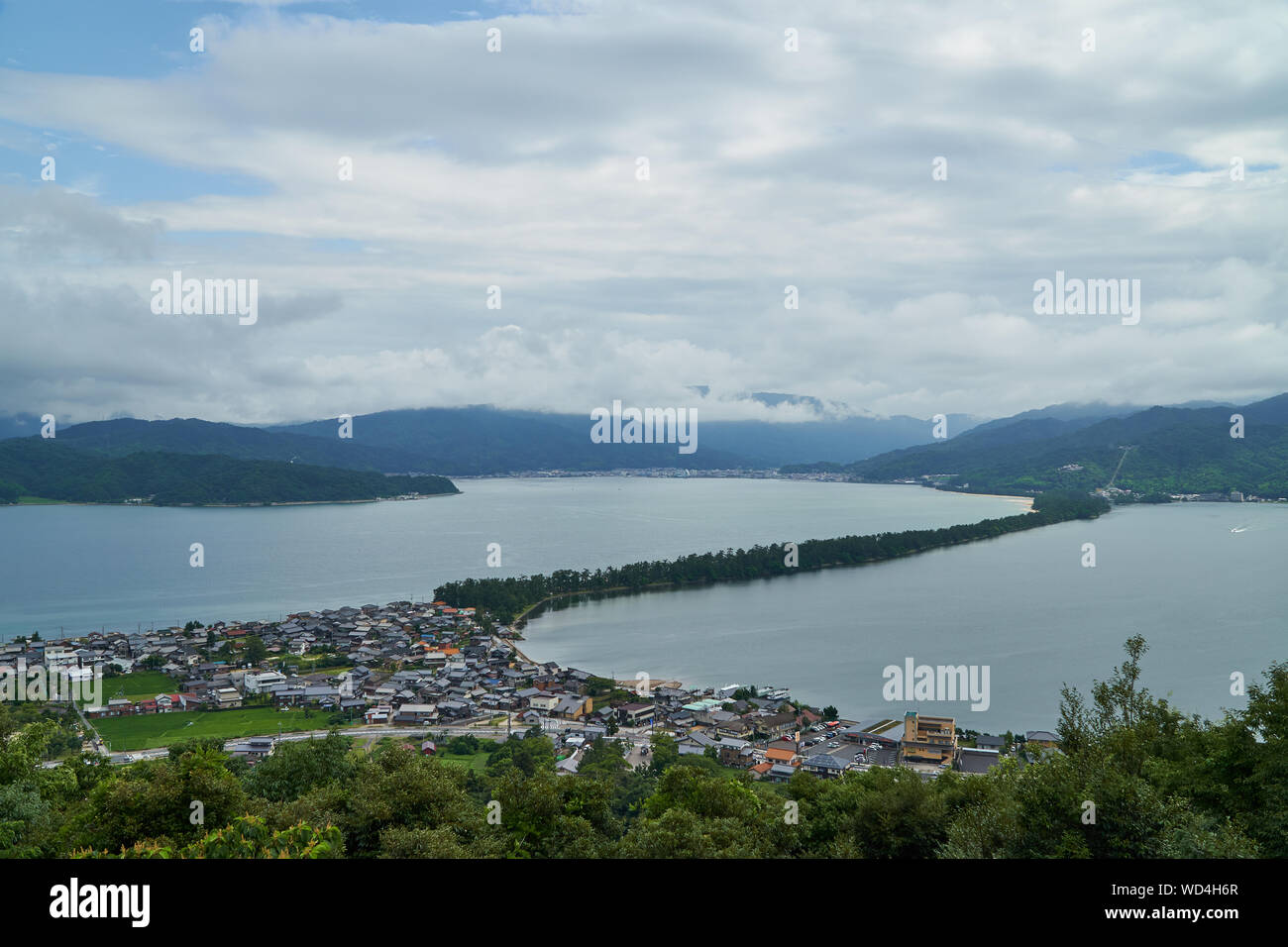 Vue supérieure avec Amanohashidate ciel bleu Banque D'Images