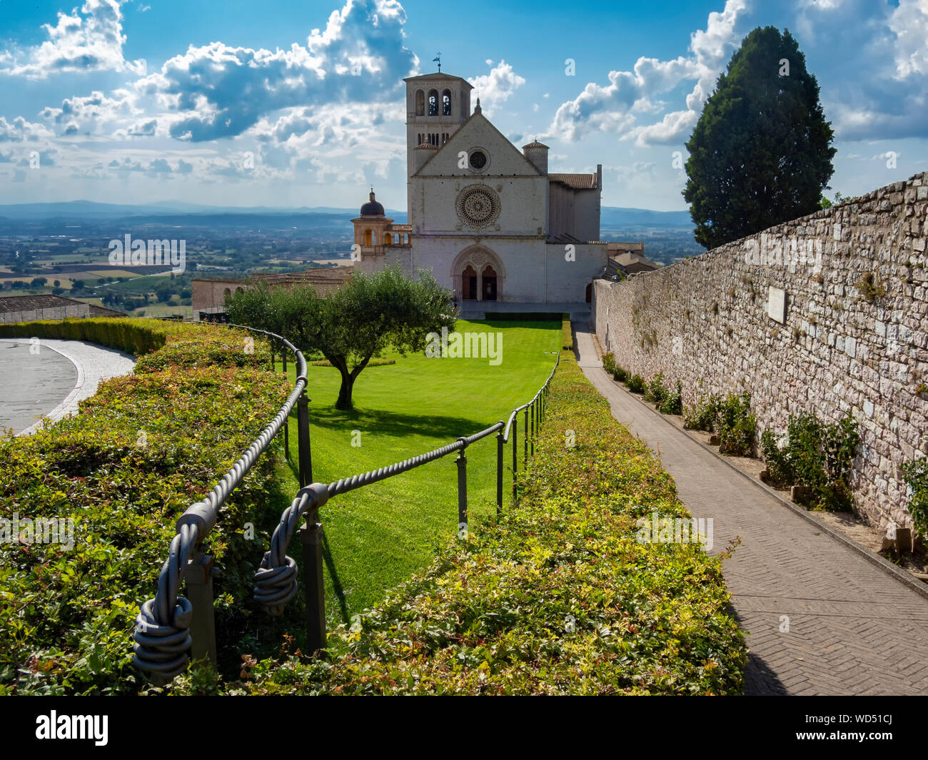 Vue sur la Basilique de Saint François d'assise. Célèbre pèlerinage et de destinations de voyage en Ombrie, Italie Banque D'Images
