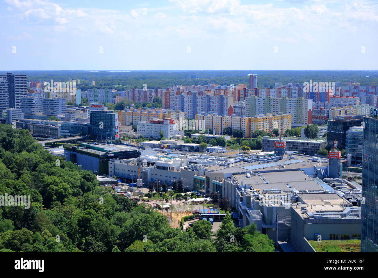 Bratislava, Slovaquie, le 18 juillet 2019 : Vue supérieure aux blocs d'appartements à Bratislava, Banque D'Images